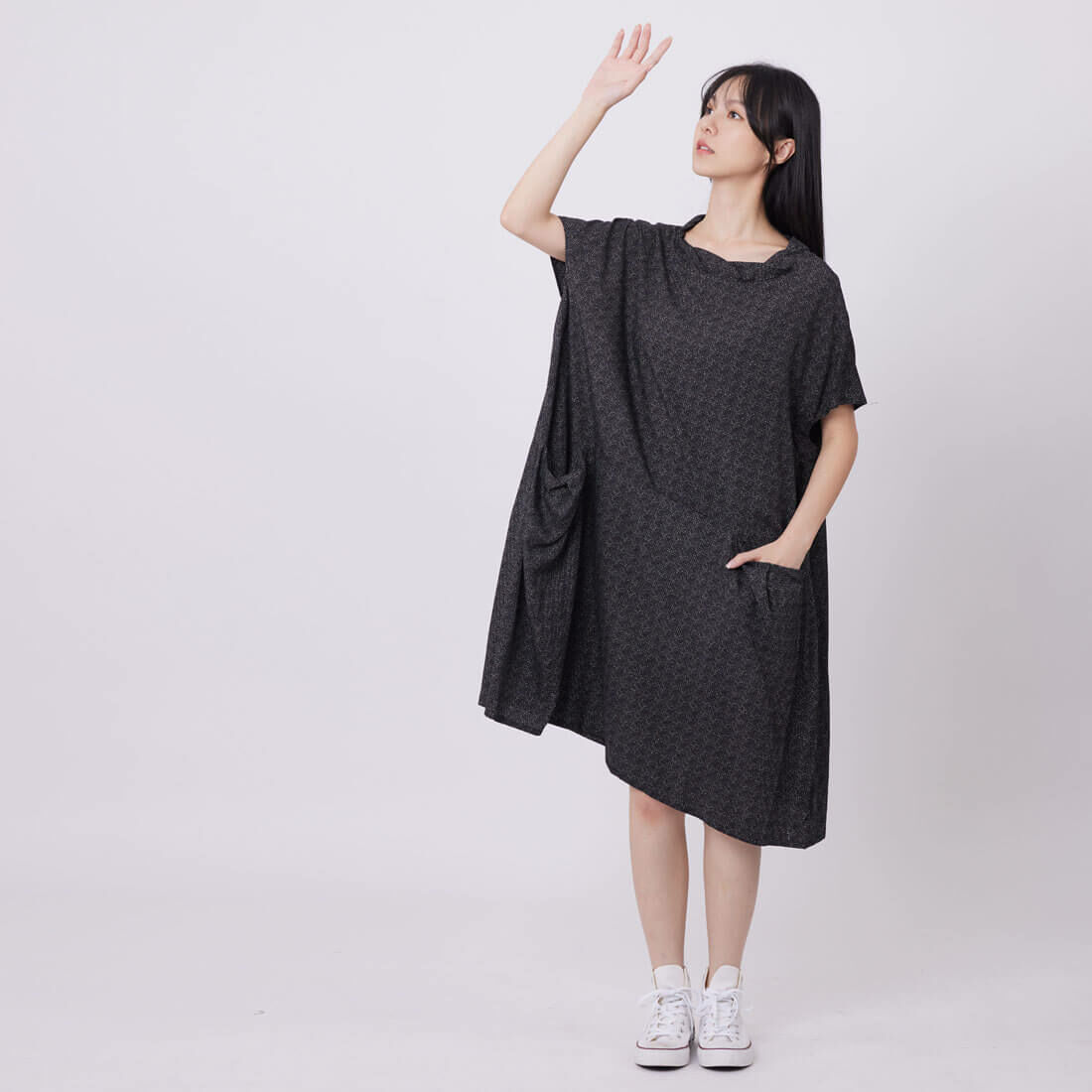 Evelyn滾領落肩大口袋洋裝/黑白細格