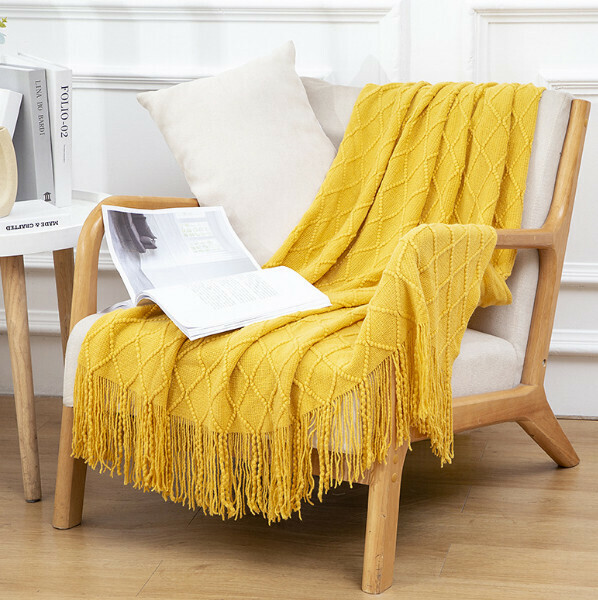 Popular lunch break knitted blanket (turmeric) (size: 127*172cm including tassels)