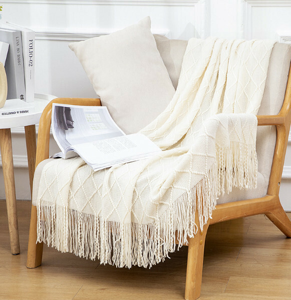 Popular lunch break knitted blanket (off-white) (size: 127*172cm including tassels)