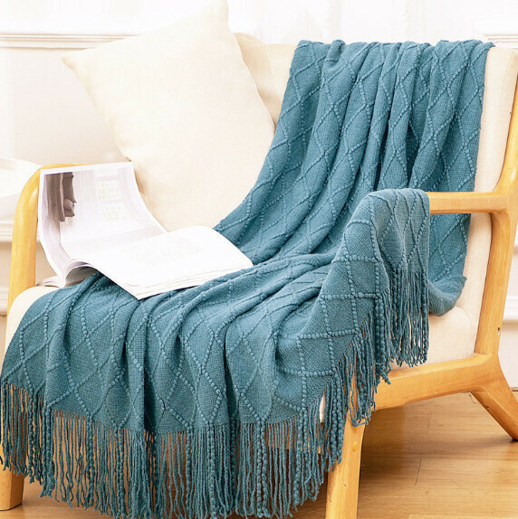 Popular lunch break knitted blanket (harsh green) (size: 150*230cm including tassels)