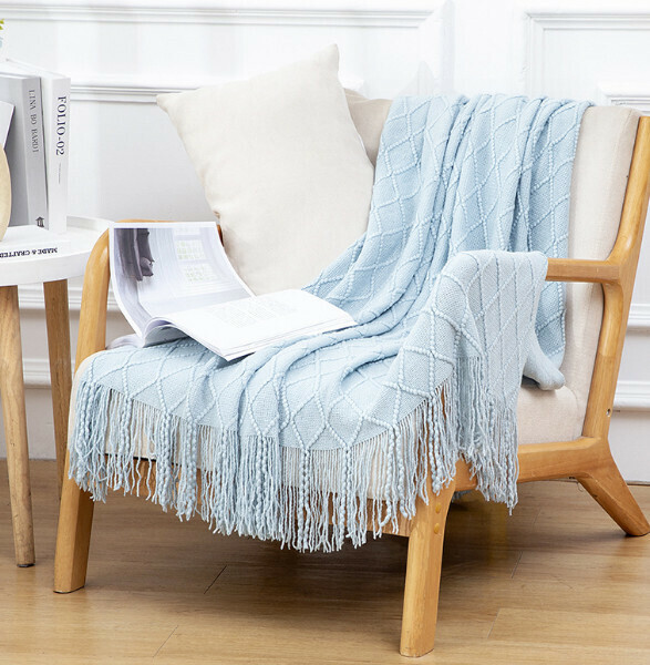 Popular lunch break knitted blanket (lake blue) (size: 130*230cm including tassels)