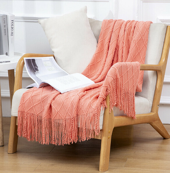 Popular lunch break knitted blanket (red coral color) (size: 150*230cm including tassels)