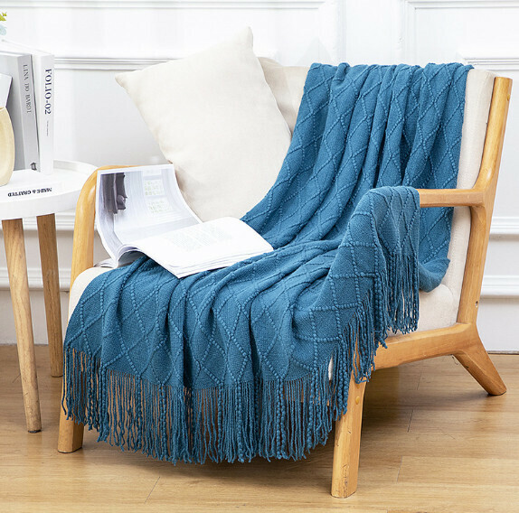 Popular lunch break knitted blanket (Morandi blue) (size: 127*172cm including tassels)