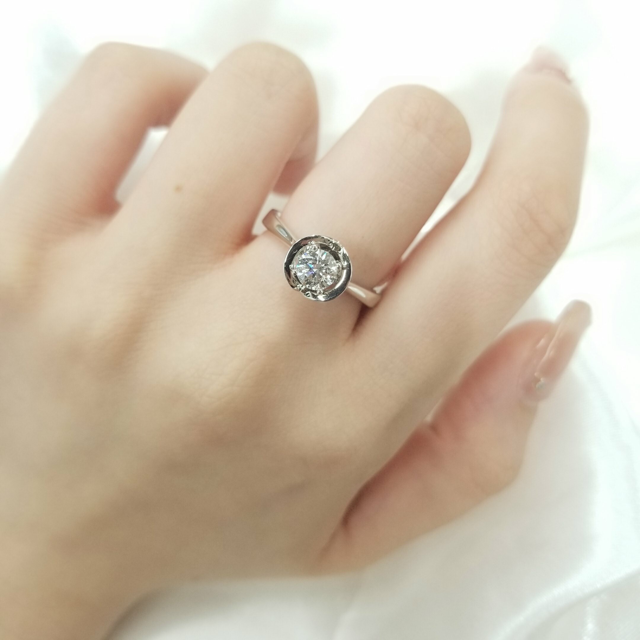 全新18K白金【單粒51份鑽石】配小鑽共65份4爪戒指