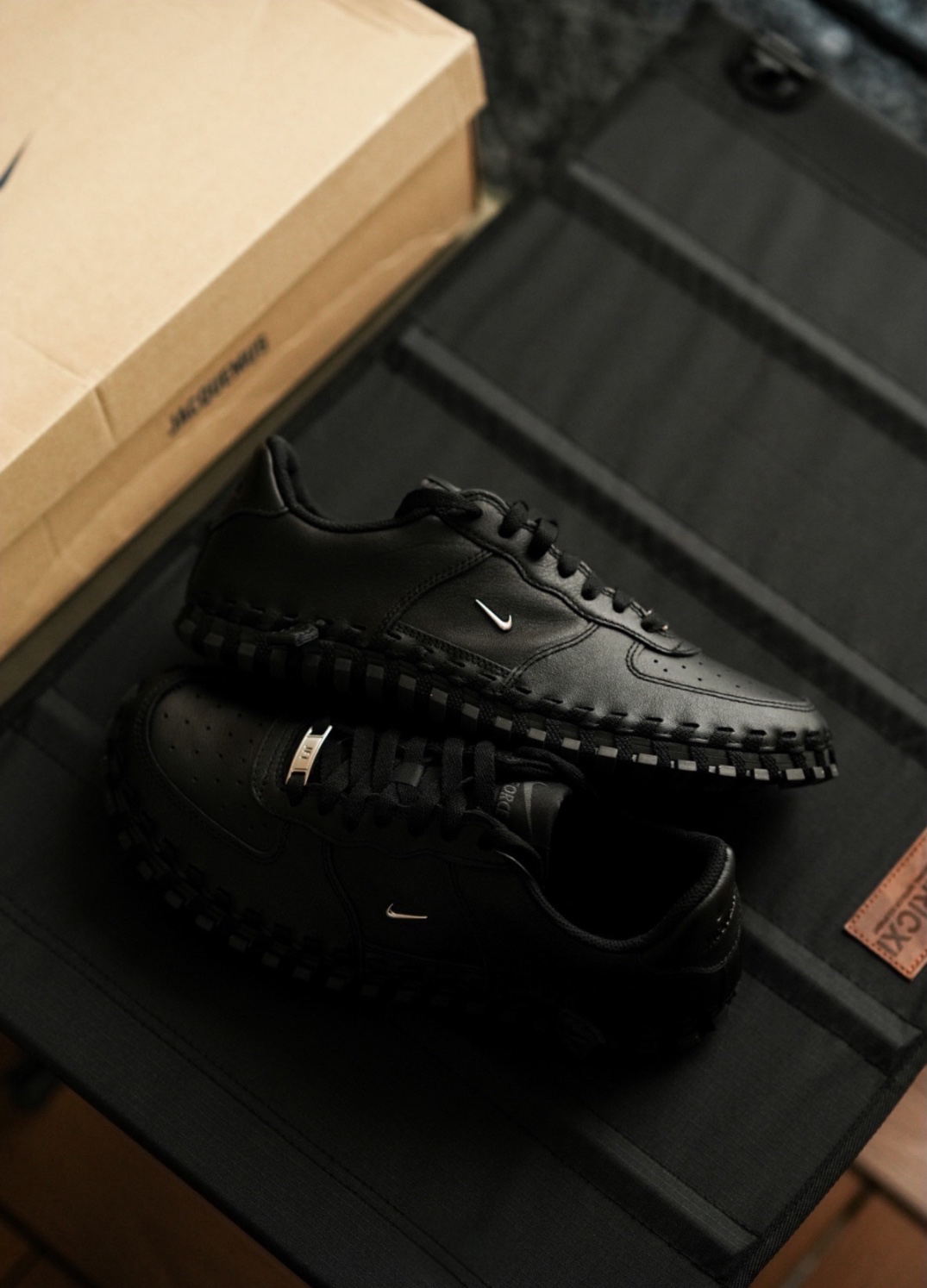 [ØZI女友JANE同款] JECQUEMUS X NIKE J FORCE 1 LOW (黑色)