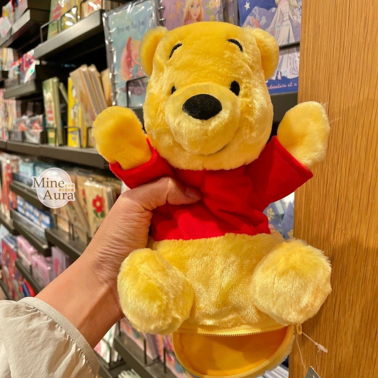 小熊維尼 Winnie the Pooh 絨毛造型 筆袋 收納袋 -上海迪士尼樂園