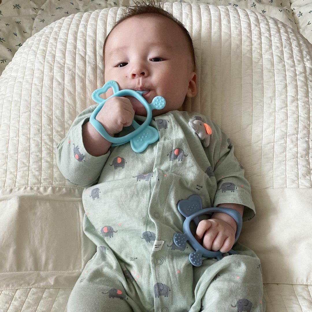 精緻彌月/生日禮盒【胖蜜蜂握握手】-韓國MAMA's TEM美型固齒器奶嘴