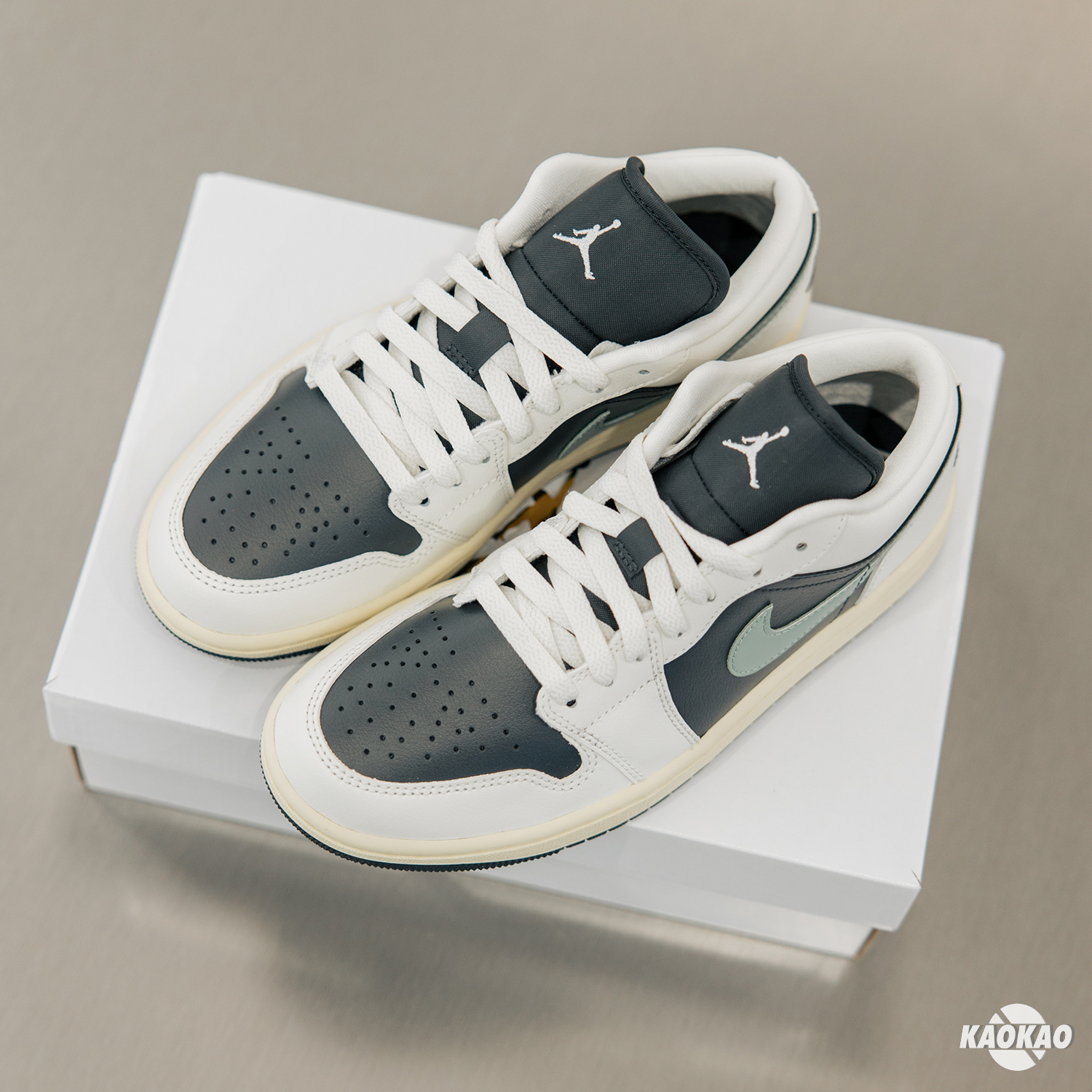 男女鞋 NIKE W AIR JORDAN 1 JADE SMOKE 翡翠 黑綠 小倒勾 低筒 休閒鞋【DC0774-001】