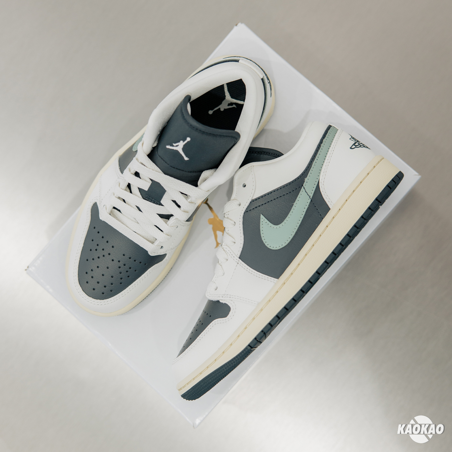 男女鞋 NIKE W AIR JORDAN 1 JADE SMOKE 翡翠 黑綠 小倒勾 低筒 休閒鞋【DC0774-001】
