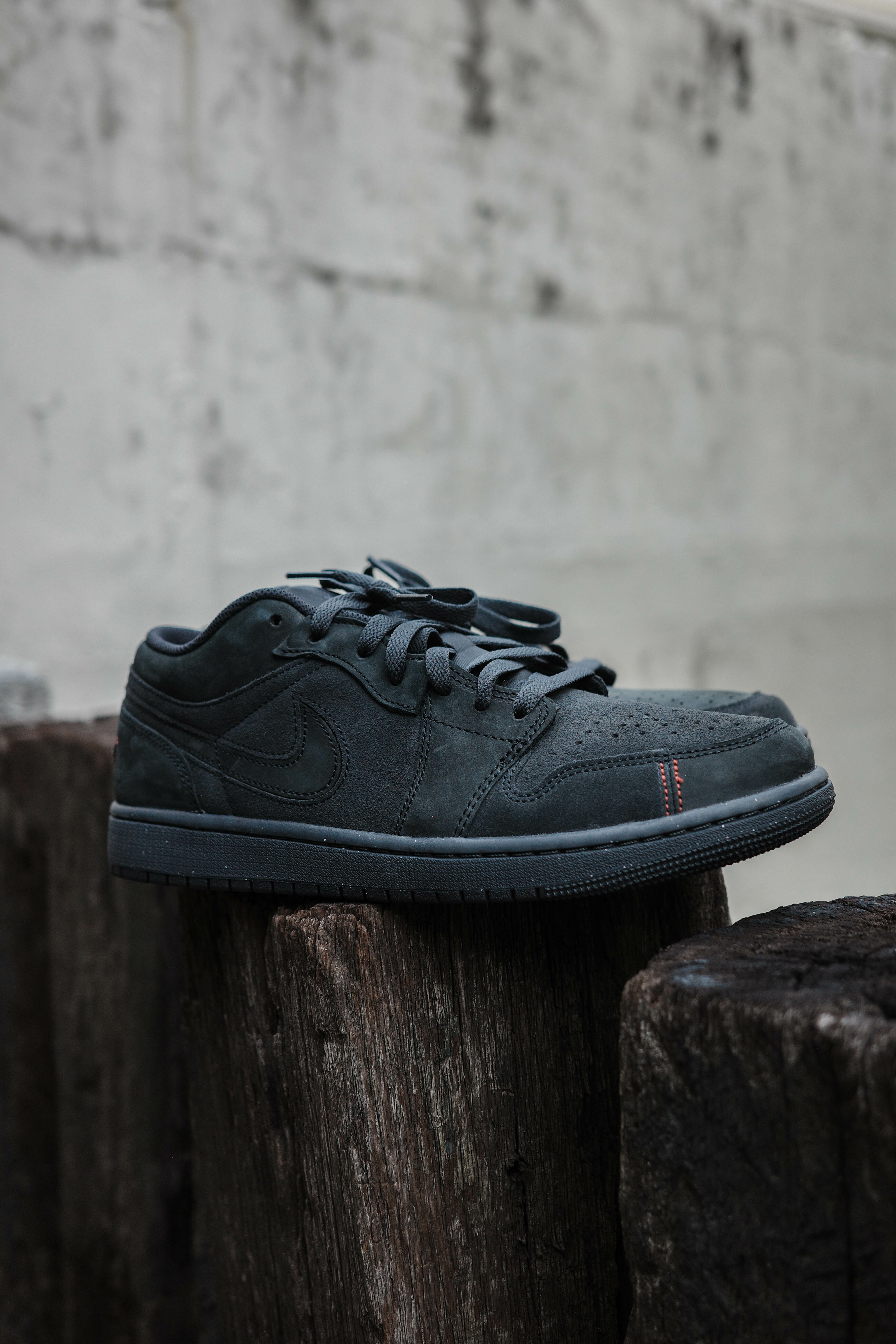 Nike Air Jordan 1 low SE CRAFT 黑魂 小倒勾 「 FD8635-001 」