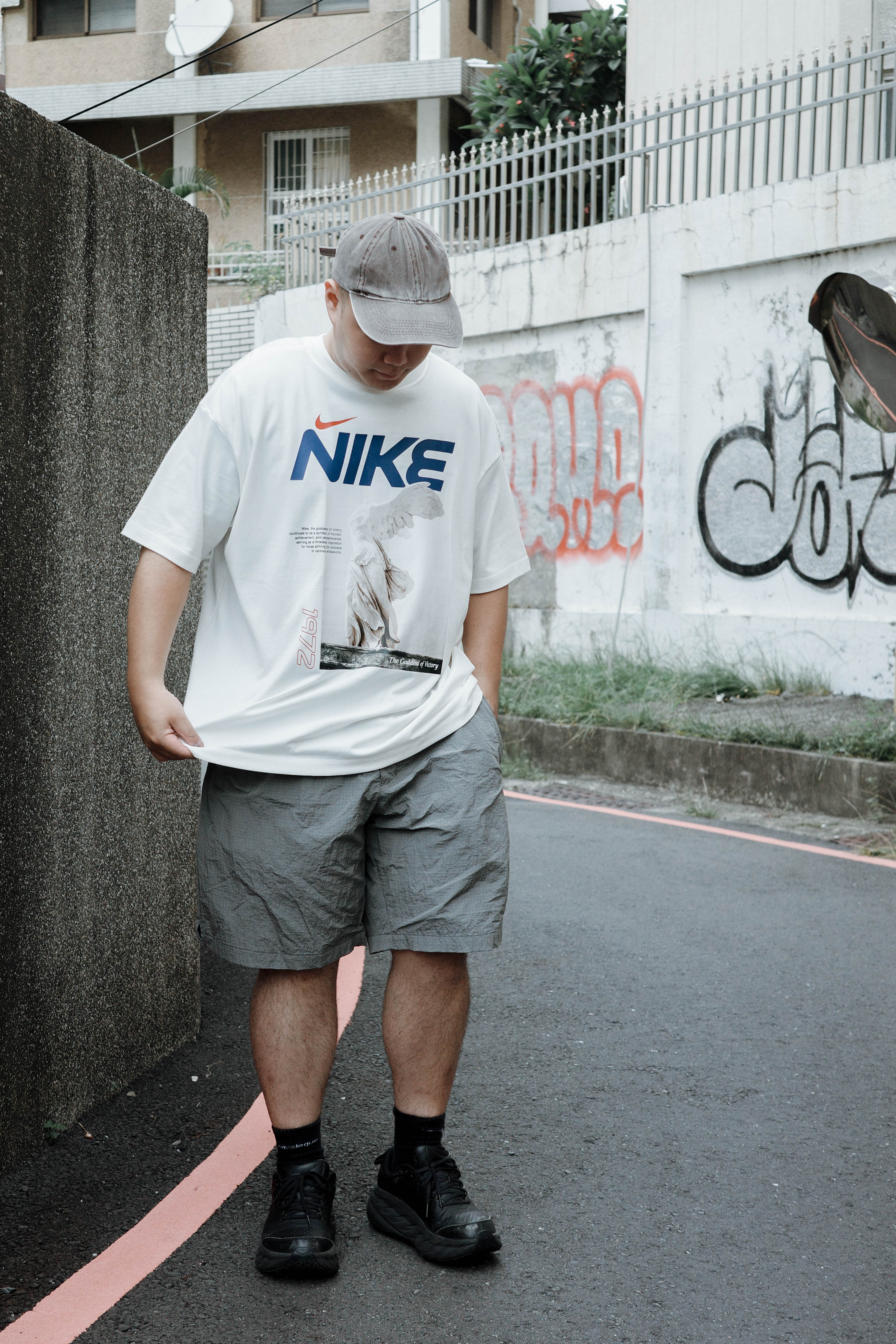 Nike 希臘 勝利女神 寬鬆 落肩 作舊 水洗踢 (黑HF6292-060/白HF6292-133)