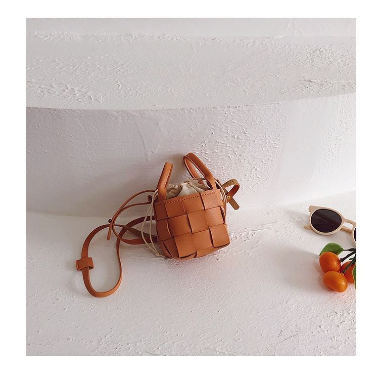 啡色編織籃形袋