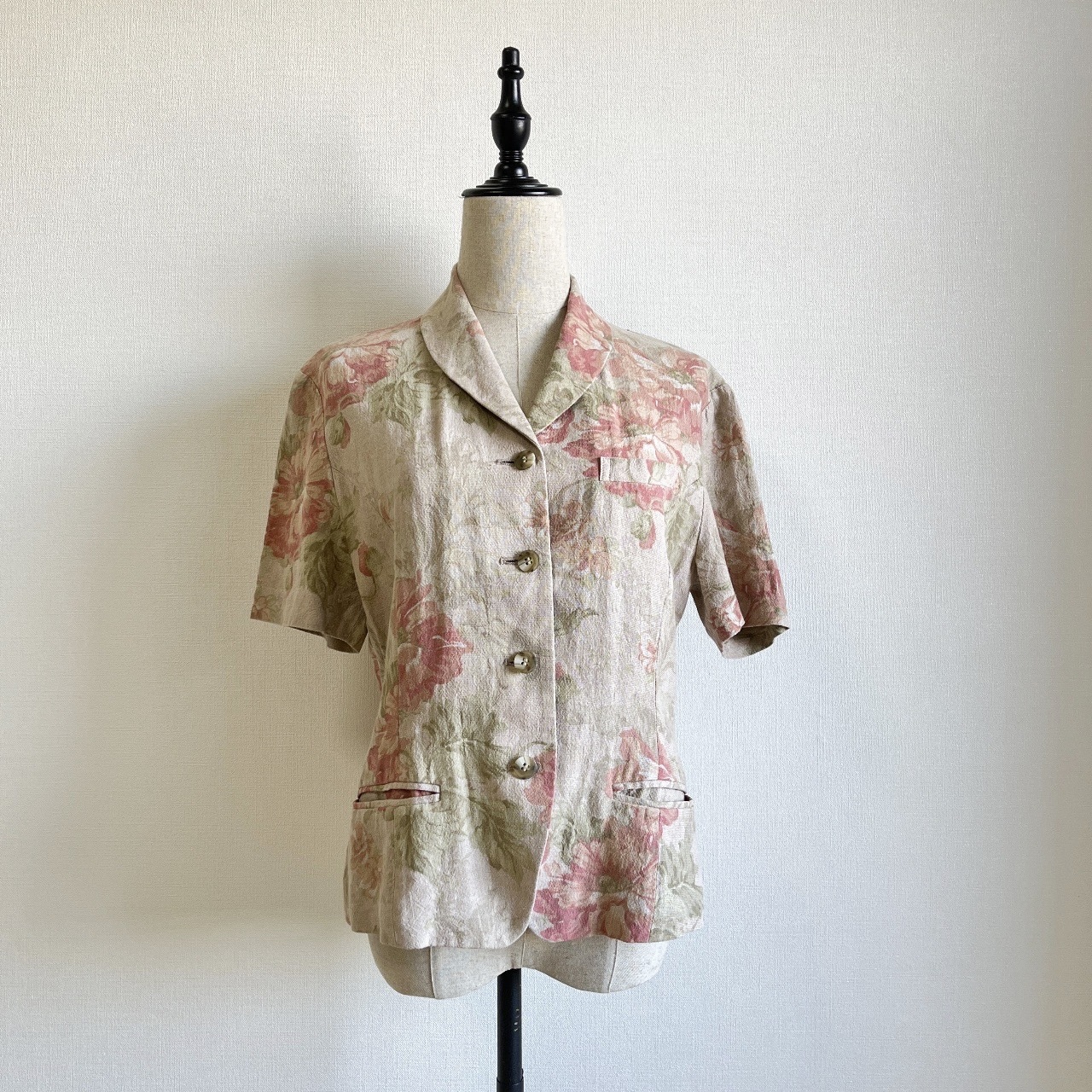 灰粉色大花短袖西裝外套
