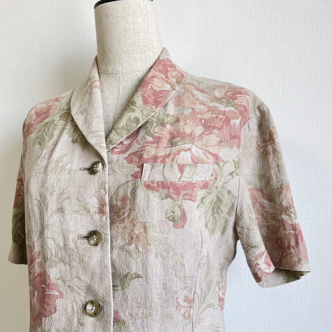 灰粉色大花短袖西裝外套
