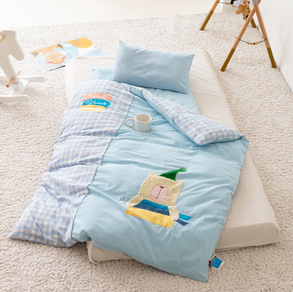 Hotly recommended pure cotton children's quilt cover + cushion cover + pillowcase (blue heartbeat baby bear [Class A/antibacterial/anti-mite/0 formaldehyde]) (three-piece set does not include core)