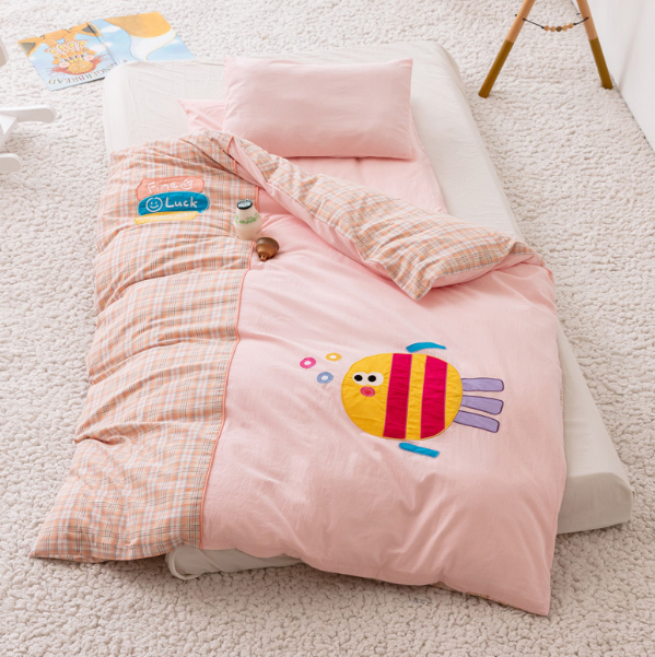 Hotly recommended pure cotton children's quilt cover + cushion cover + pillowcase (pink heart-beating little fish [Class A/antibacterial/anti-mite/0 formaldehyde]) (three-piece set does not contain core)