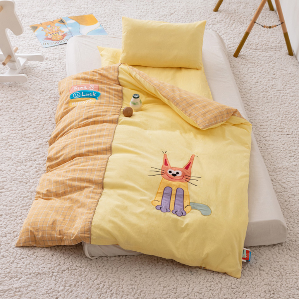 Hotly recommended pure cotton children's quilt cover + cushion cover + pillowcase (yellow cute kitten [Category A/antibacterial/anti-mite/0 formaldehyde]) (three-piece set does not include core)