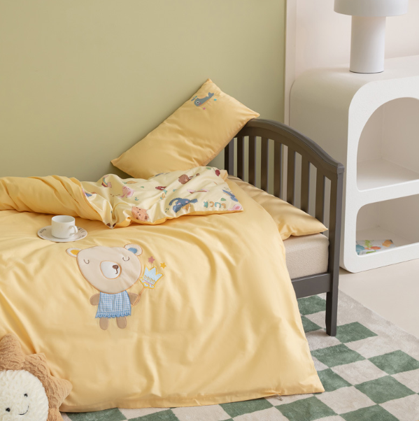 Hotly recommended pure cotton children's quilt cover + cushion cover + pillowcase (yellow bear baby [Category B/antibacterial/anti-mite/0 formaldehyde]) (three-piece set does not include core)