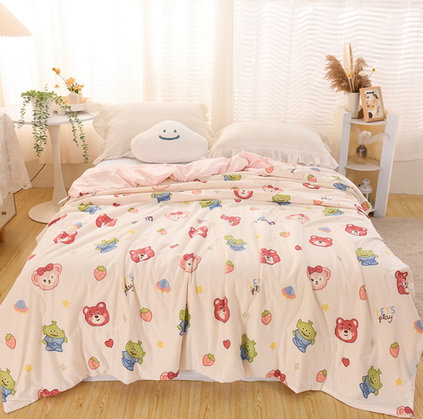 Hot recommended knitted cotton cartoon summer quilt (Strawberry Bear [Infant and pregnancy quality, first choice for sleeping naked]) (size 150*200cm [antibacterial-anti-mite])