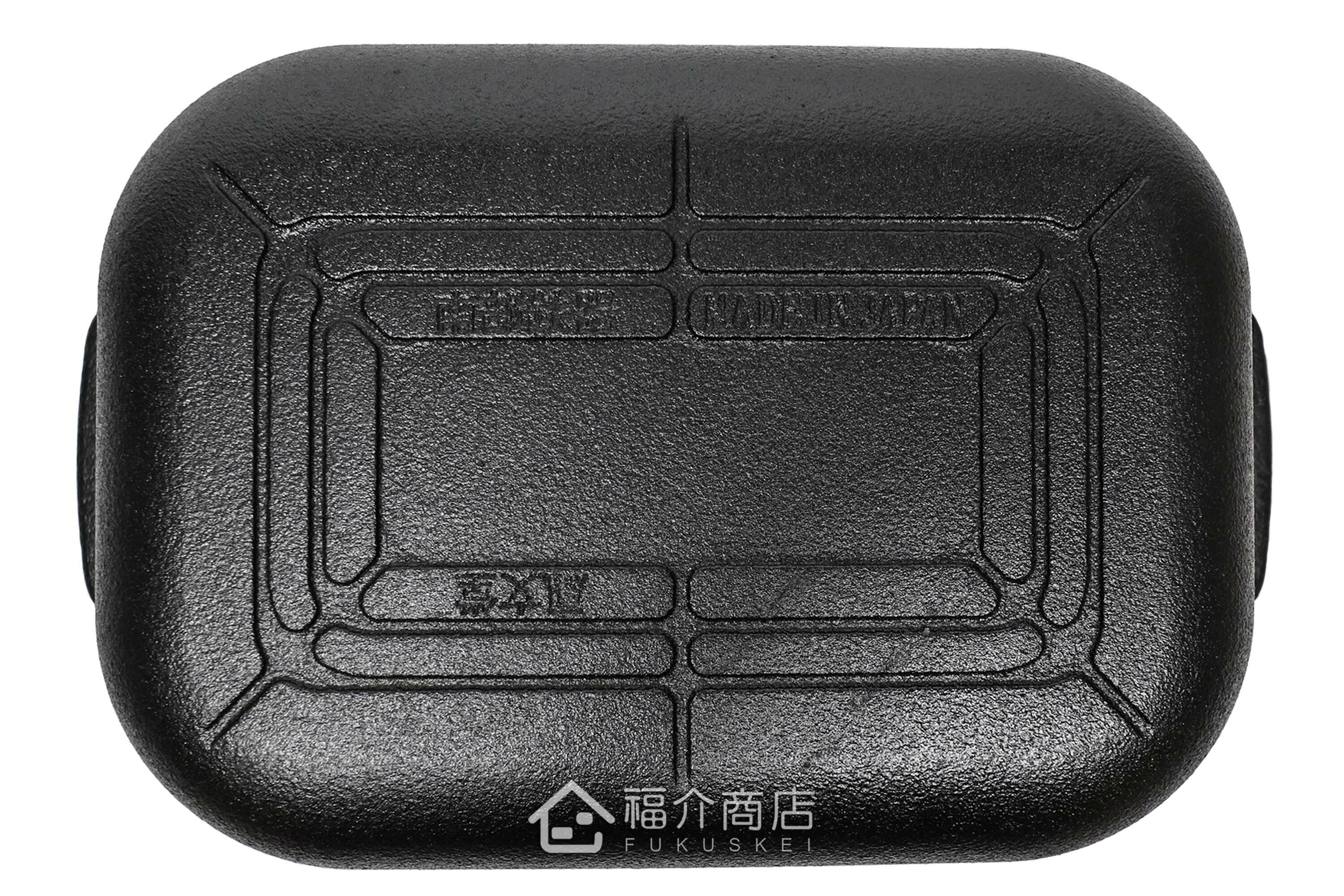 可以做煮、烤、炊、蒸、燻等多種菜餚的黑色鑄鐵萬能鍋