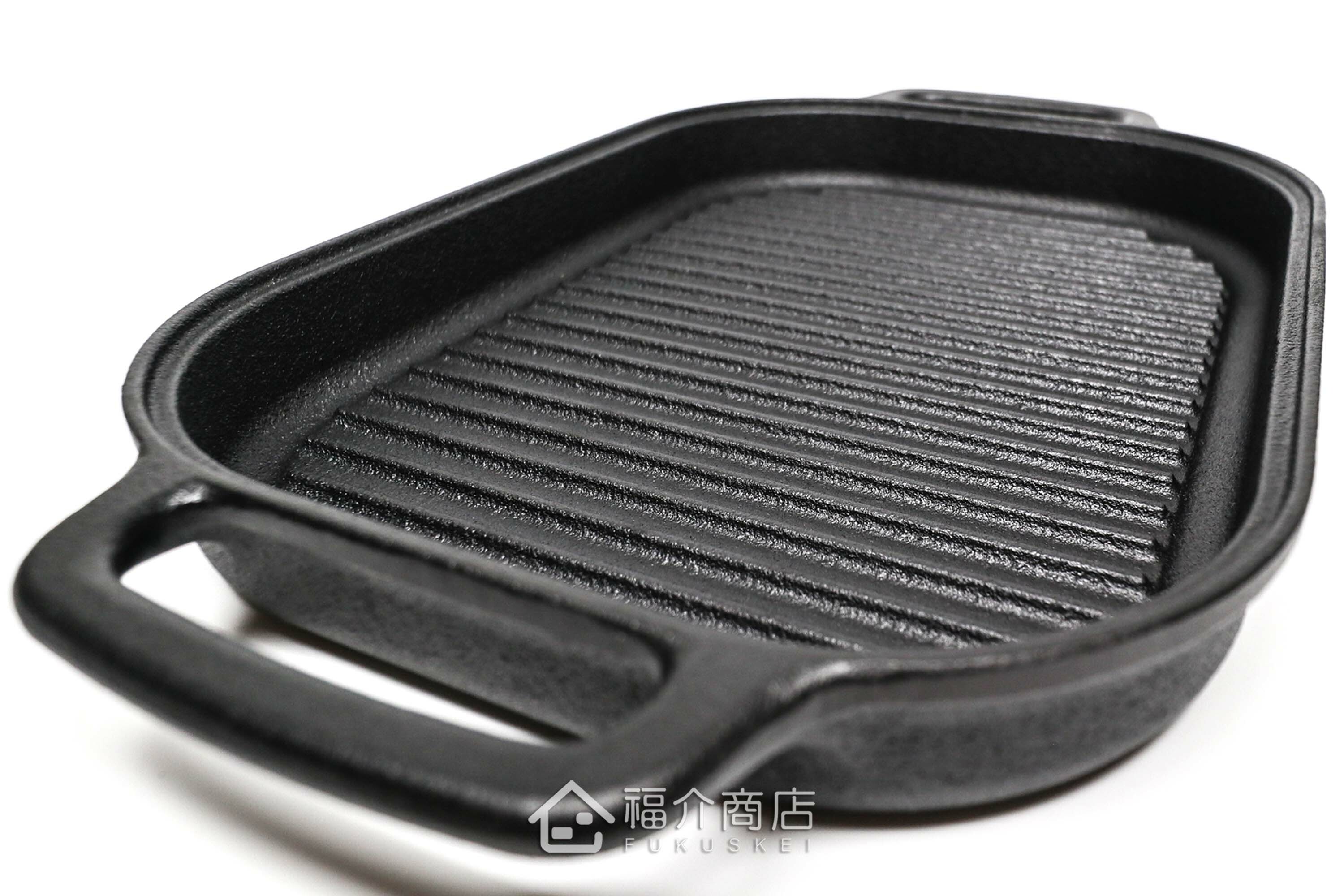 可以做煮、烤、炊、蒸、燻等多種菜餚的黑色鑄鐵萬能鍋