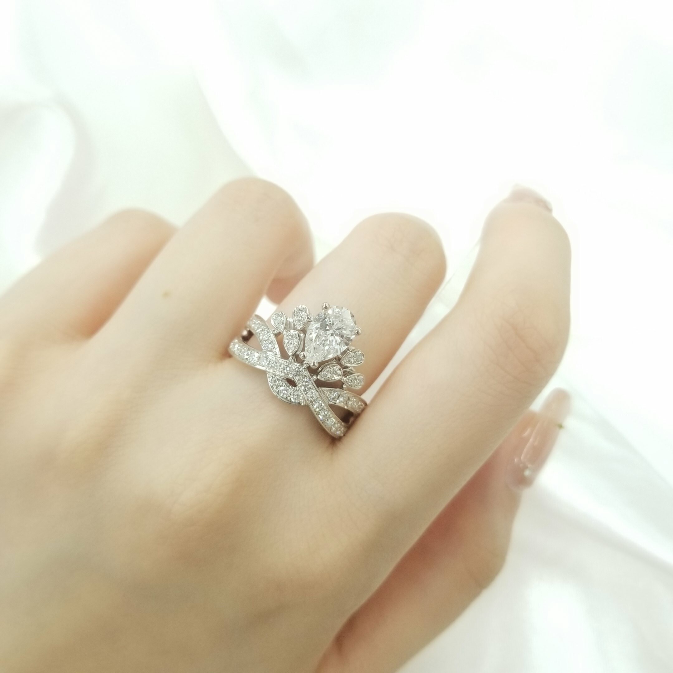 18K White Gold 1.68ct Pear Shaped Diamond Ring