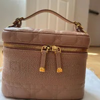 [S] DIOR WOMEN SLG DIORTRAVEL VANITY LAMBSKIN, S5488UNTR-M49P (SDD44)