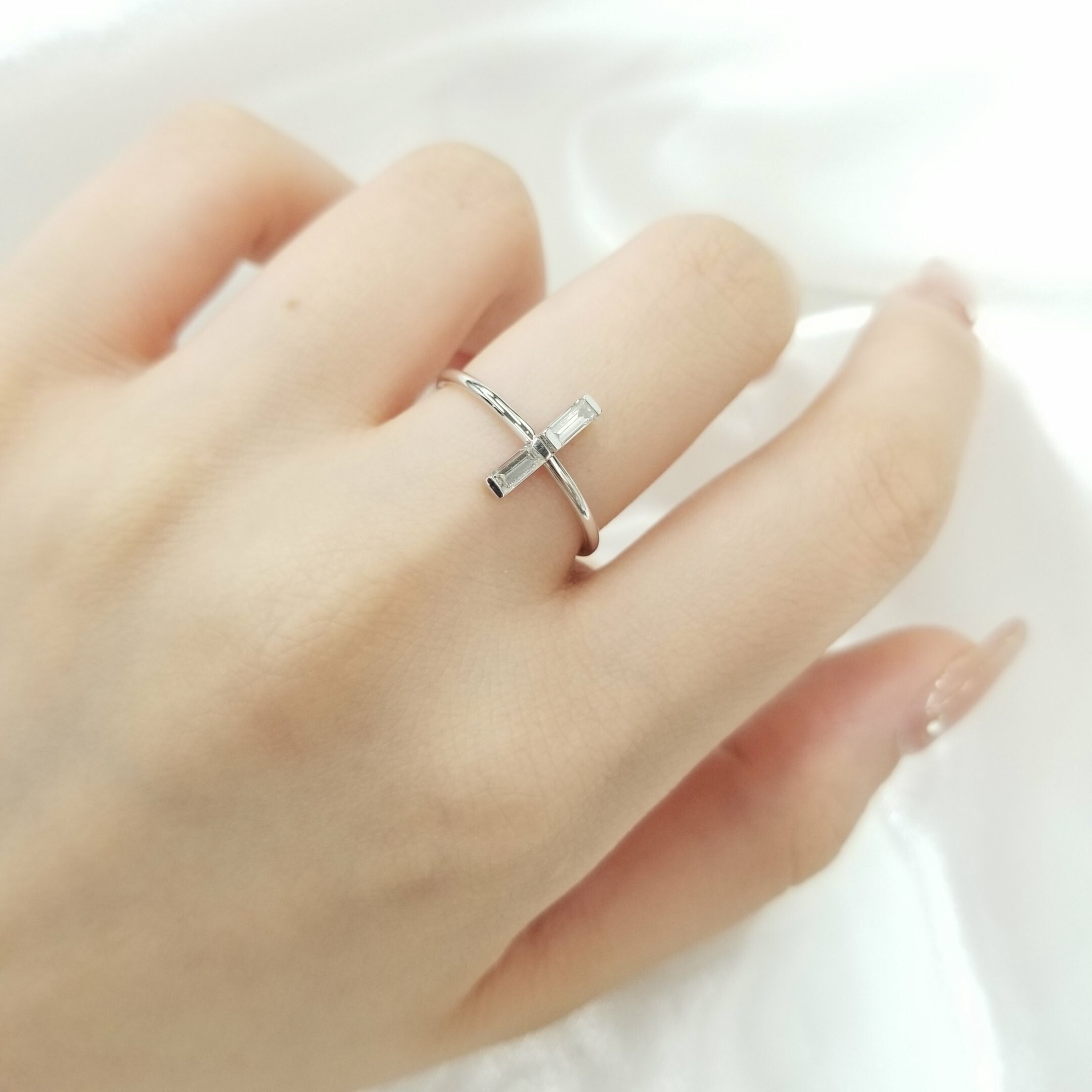 全新18K白金24份方形鑽石戒指