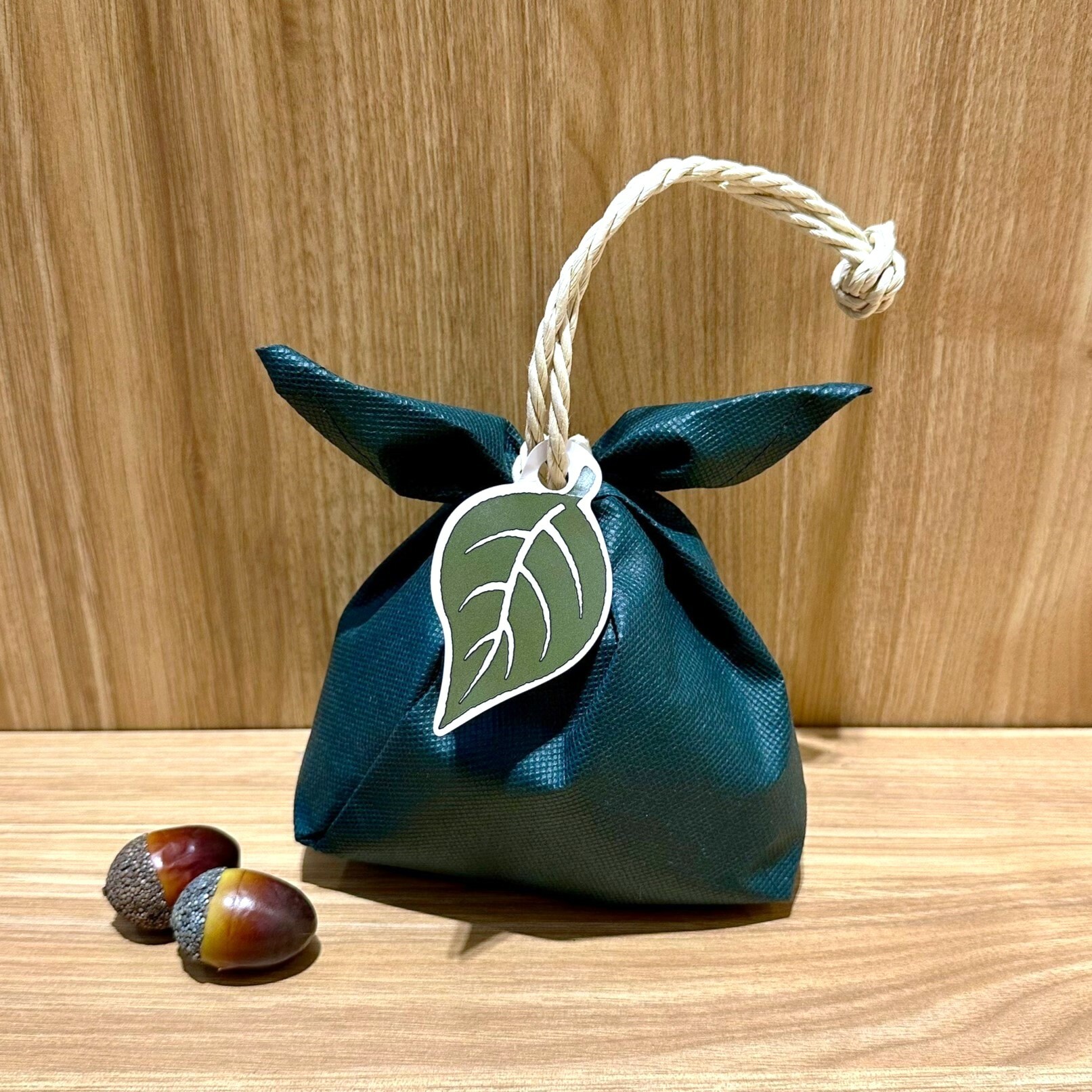 不織布禮物袋S 連吊牌