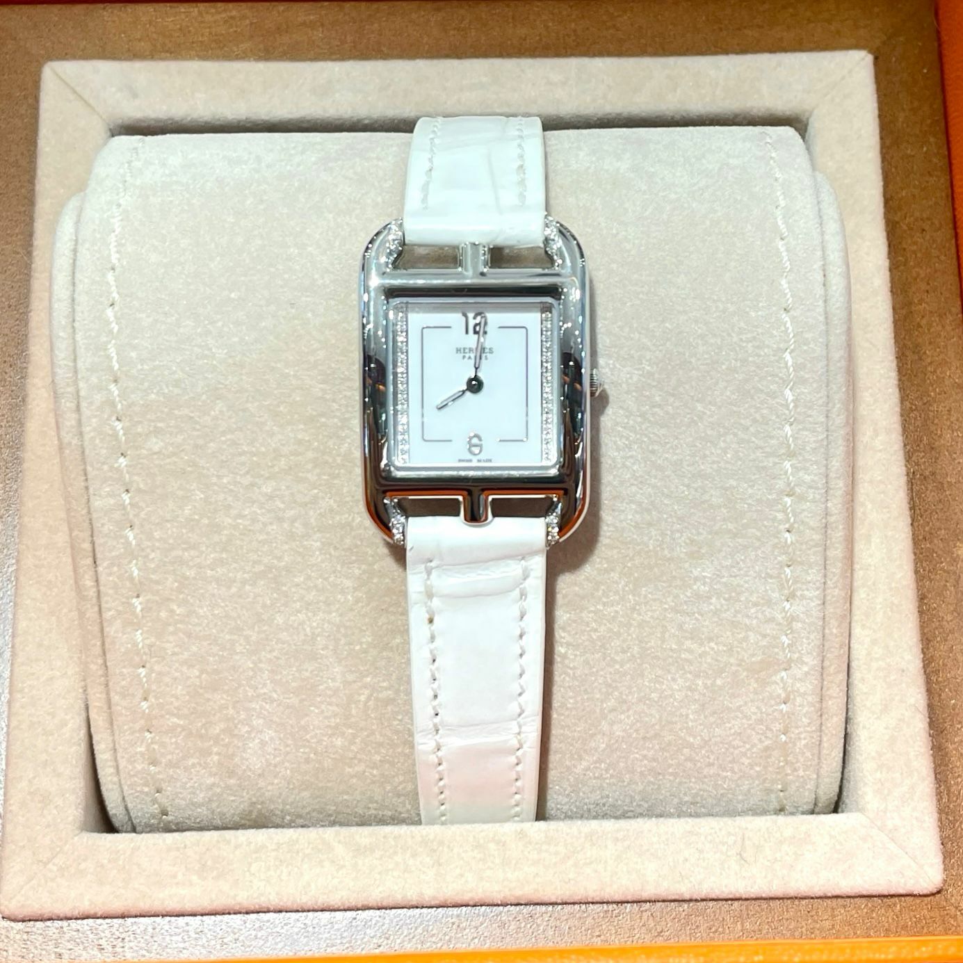 全新HERMES手錶W056651WW00 白色鱷魚皮/鑲鑽白漆錶盤 Cape Cod Watch #BRAND NEW #香榭站正品