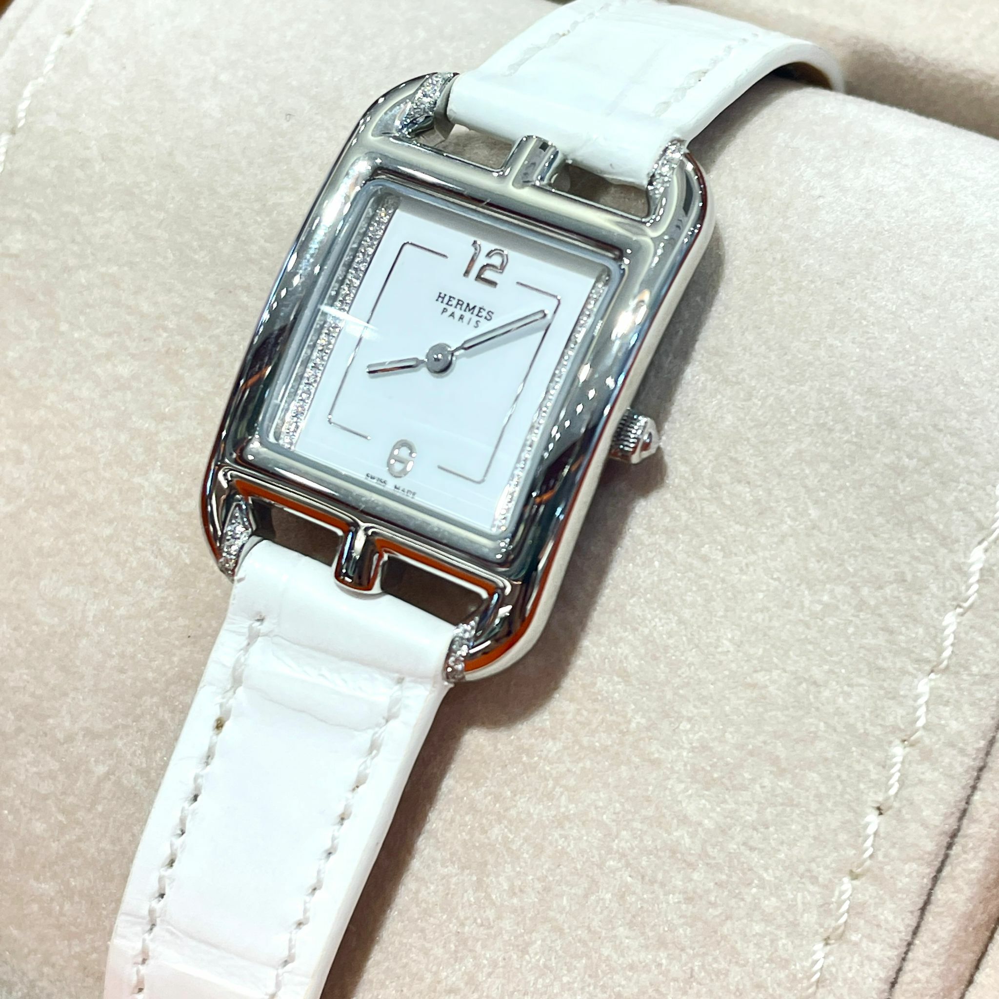 全新HERMES手錶W056651WW00 白色鱷魚皮/鑲鑽白漆錶盤 Cape Cod Watch #BRAND NEW #香榭站正品