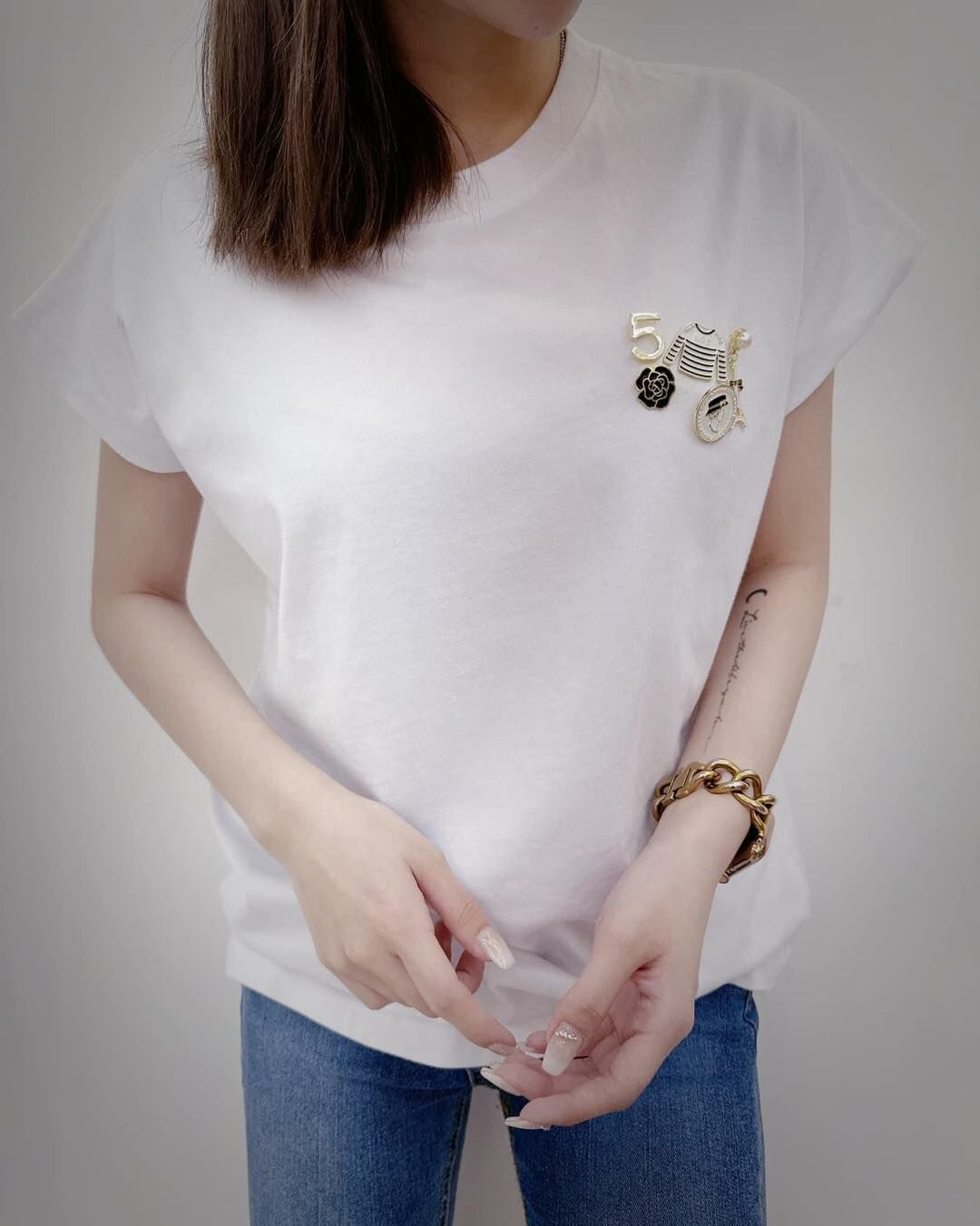 【質感小香別針5件組設計上衣】（預購）