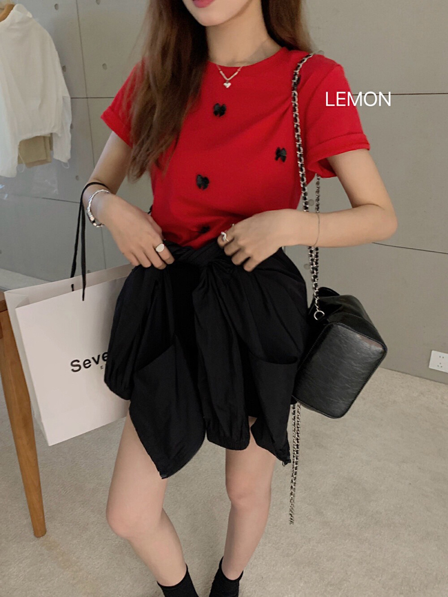 小點綴黑蝴蝶結短版上衣