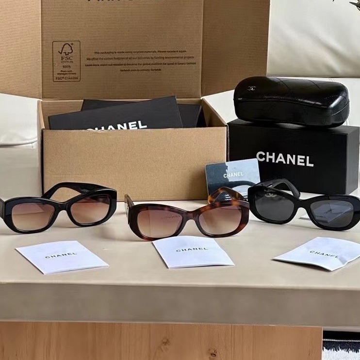 C h a n e l 新款雙C寬版墨鏡