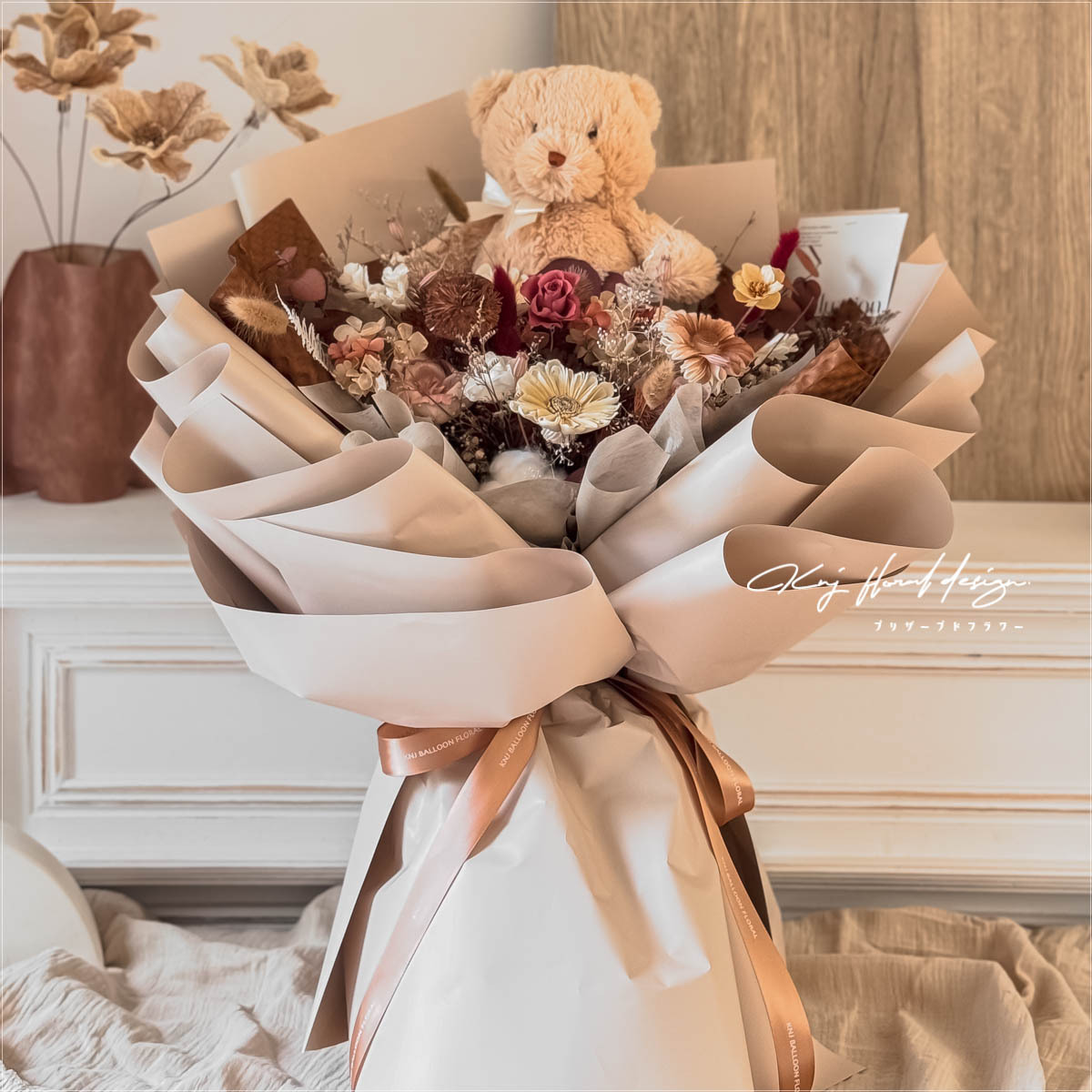 熊抱永生玫瑰花束-奶茶