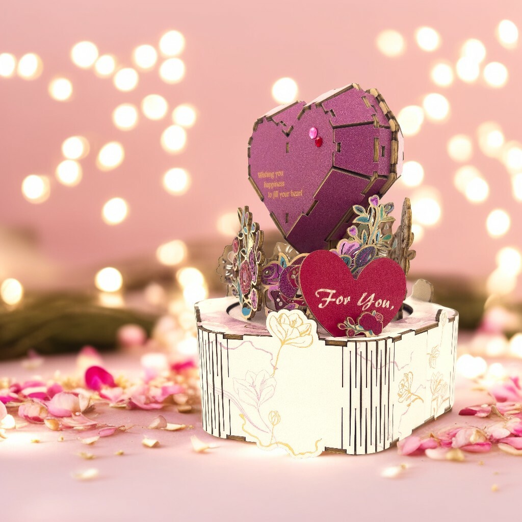 Team Green - Heart Shaped Wooden Musical box