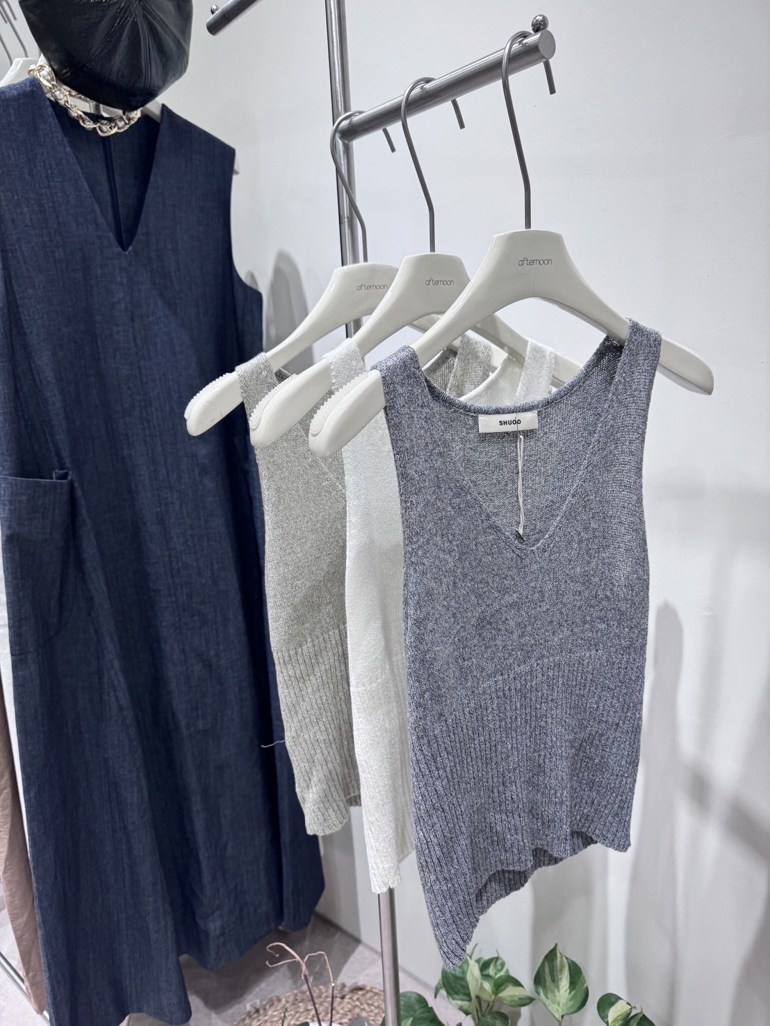 質感設計V領針織背心