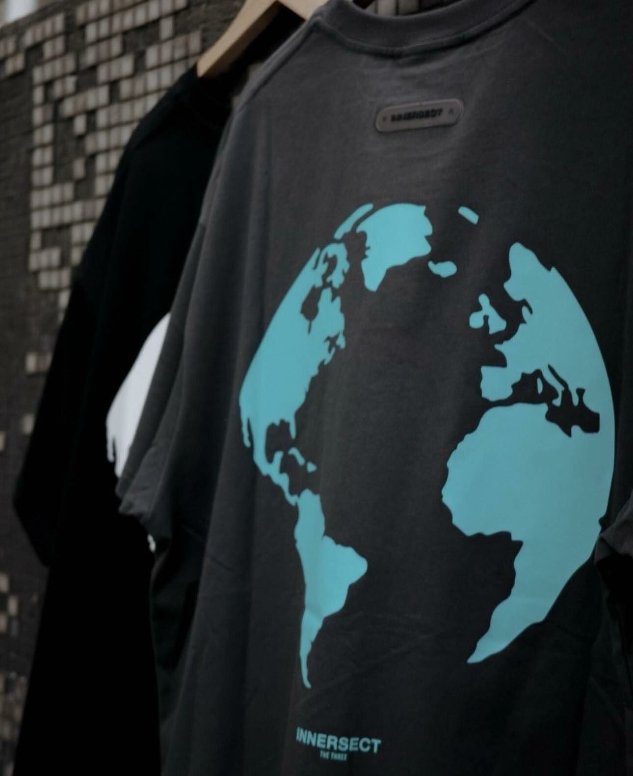 INNERSECT x Jerry Lorenzo 三生萬物 背後地球 短t［inn24sstte040］