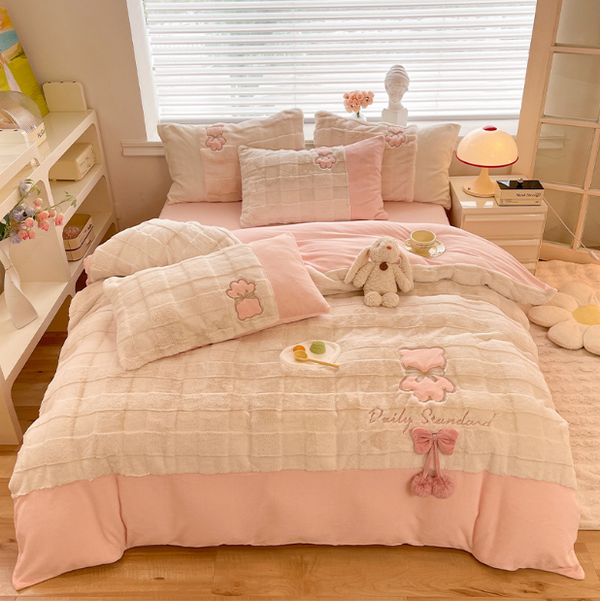 New Bedding Rex Rabbit Velvet Four-piece Set (Butterfly Bear-Pink) (size 1.5m bed sheet)