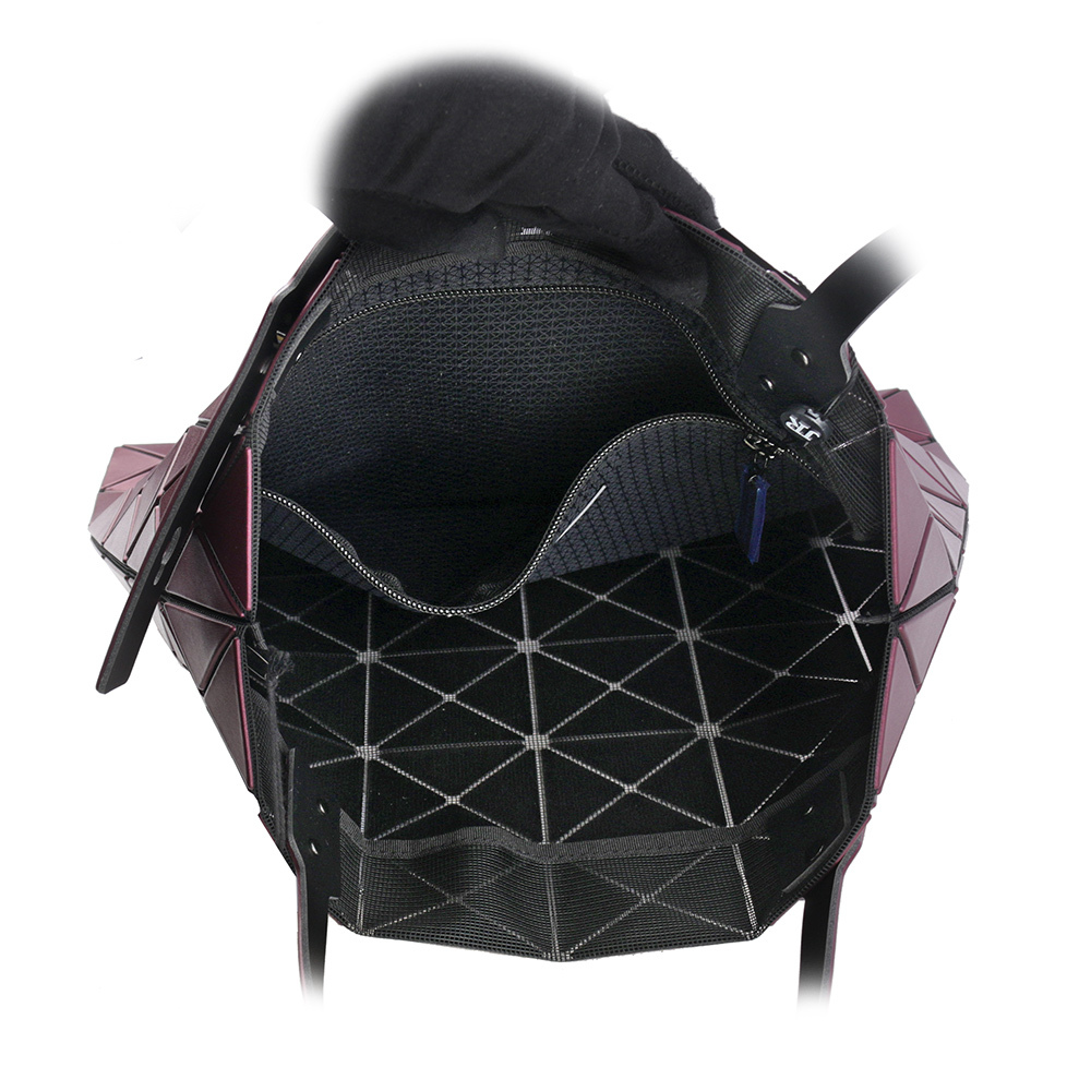 【ISSEY MIYAKE三宅一生】BAO BAO Lucent 6x6 金屬感設計托特包(酒紅色) AG673 84