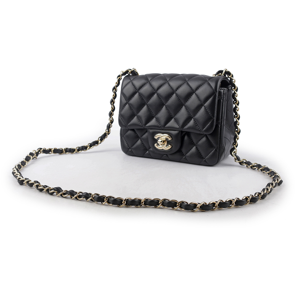 【CHANEL】金色CC Logo 菱格紋小羊皮迷你口蓋包/方胖包(黑色) A35200 Y04059 94305