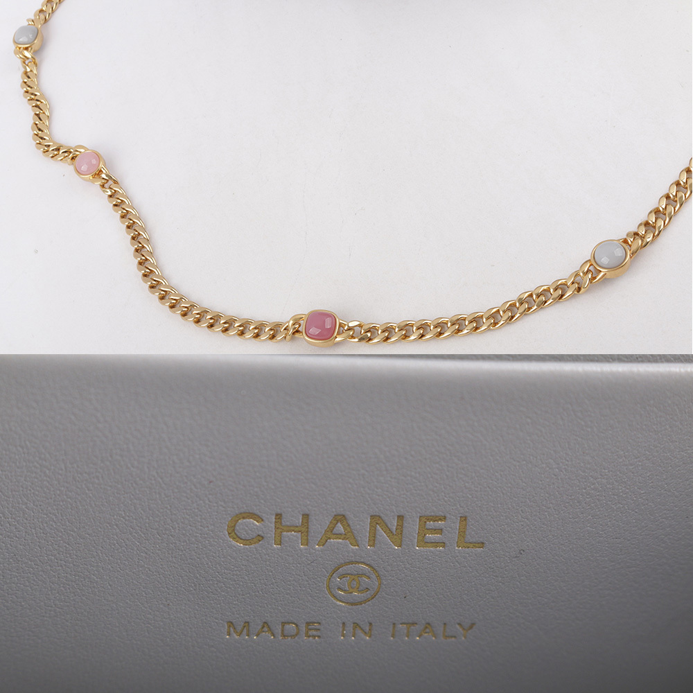 【CHANEL】霧金釦菱格紋小羊皮寶石鍊帶小方盒(灰色) AP2937 B08845 NJ530