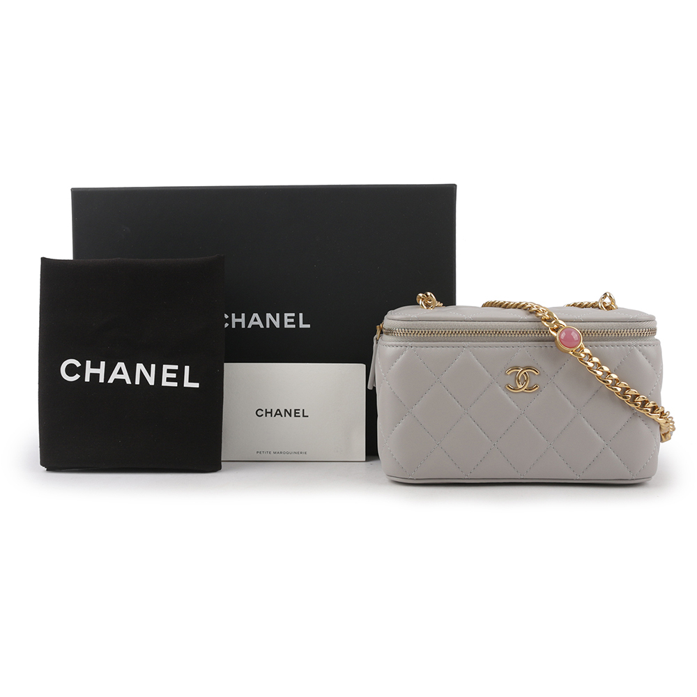【CHANEL】霧金釦菱格紋小羊皮寶石鍊帶小方盒(灰色) AP2937 B08845 NJ530