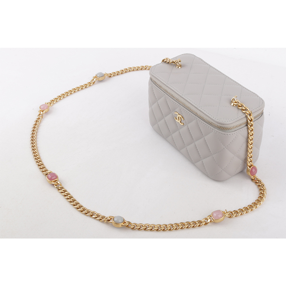 【CHANEL】霧金釦菱格紋小羊皮寶石鍊帶小方盒(灰色) AP2937 B08845 NJ530