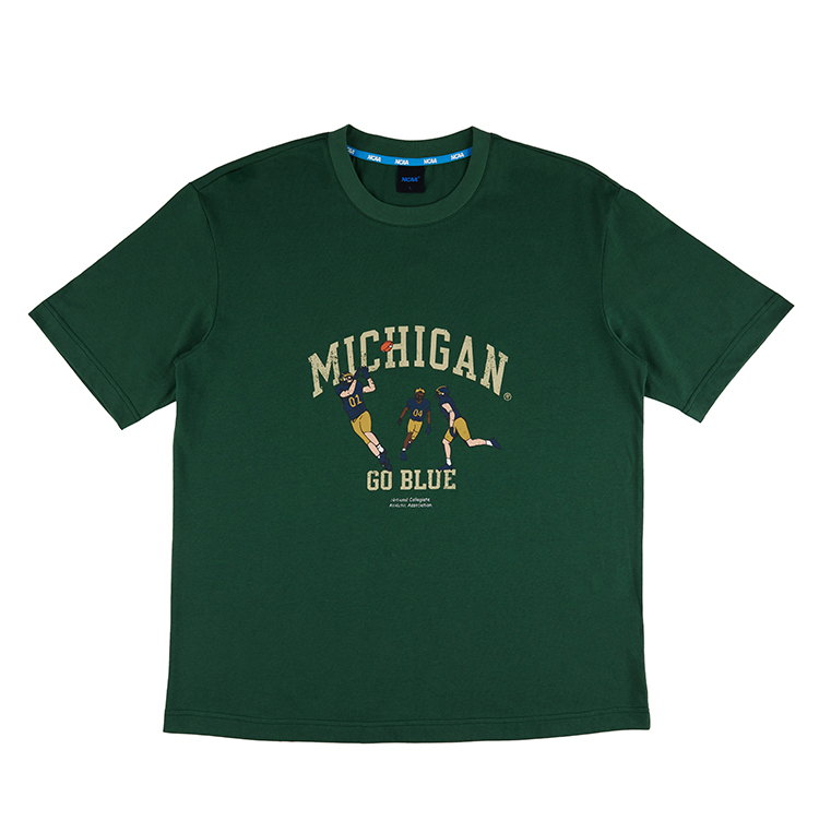 【NCAA】密西根大學  微落肩橄欖球運動圖短袖上衣-深灰/深綠