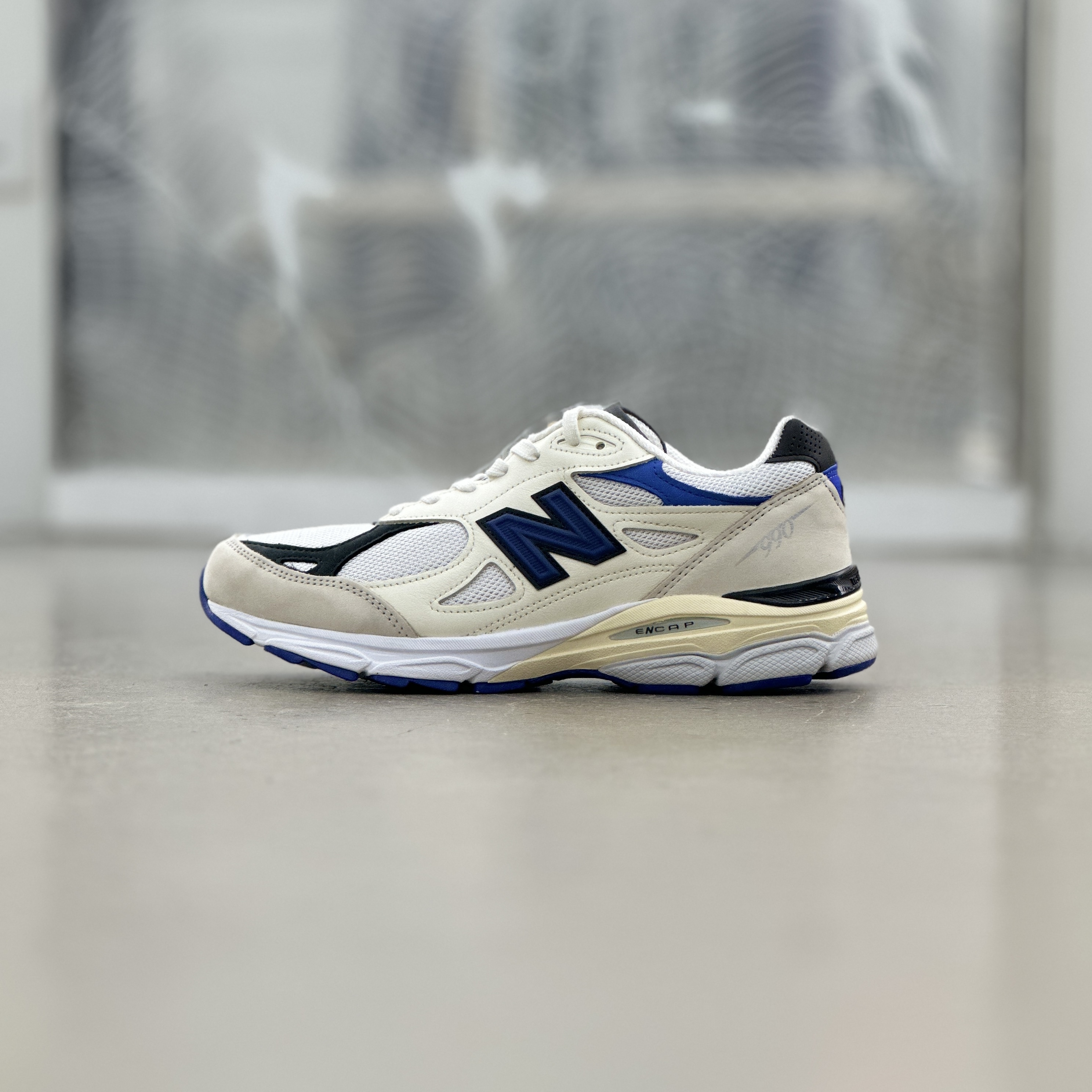 New Balance M990WB3