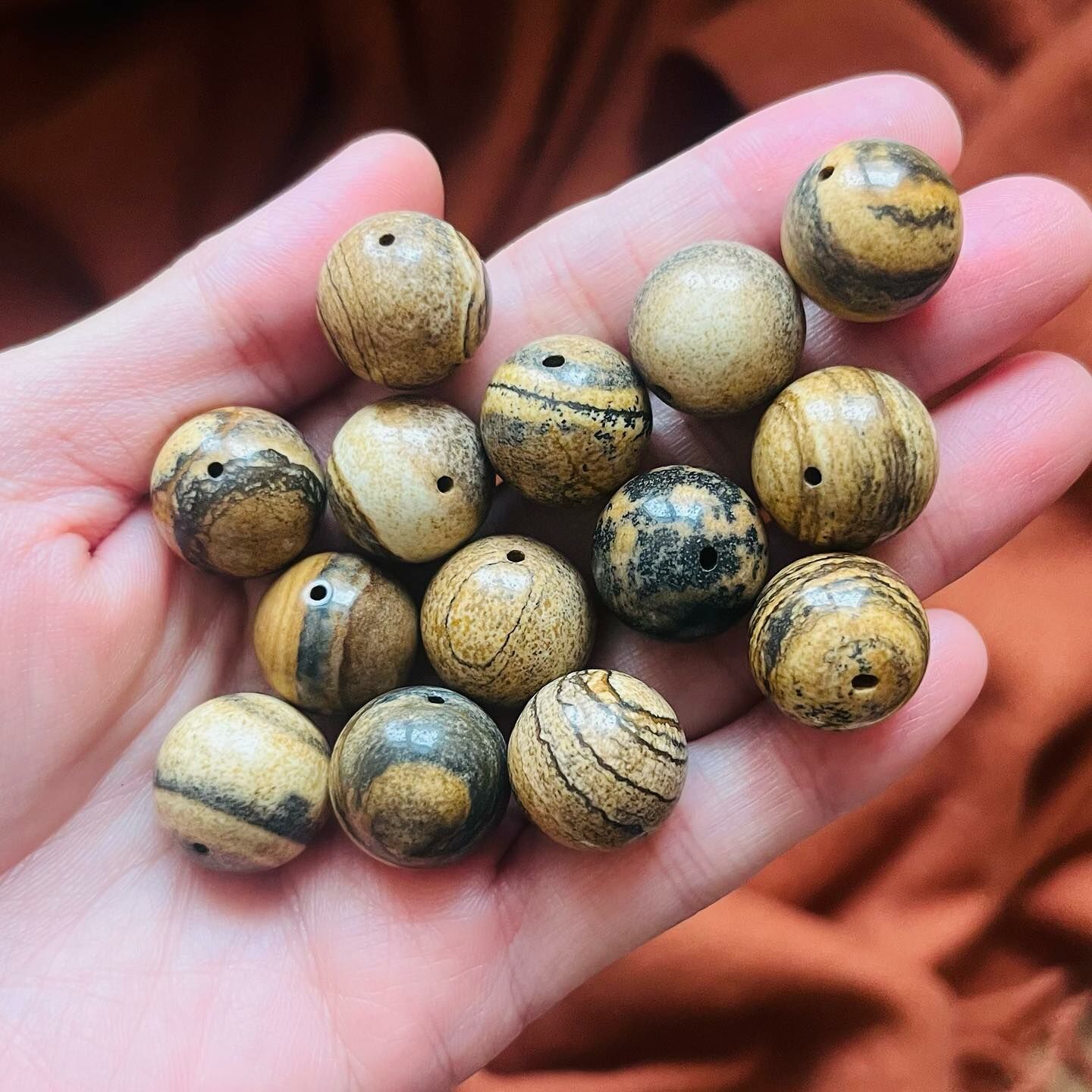 [原石] 國畫石（通孔）