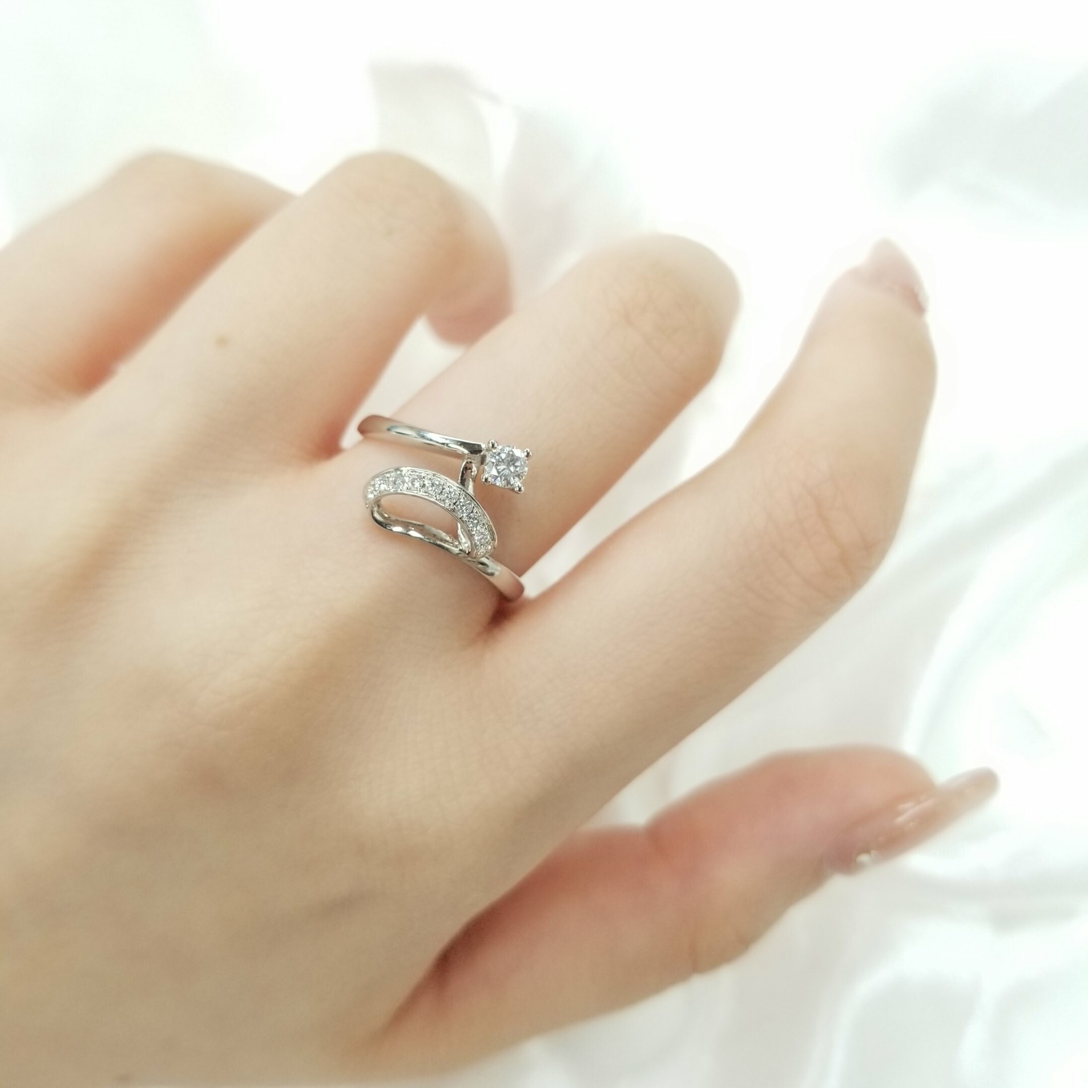 全新18K白金【單粒12份鑽石】配小鑽共20份鑽石戒指