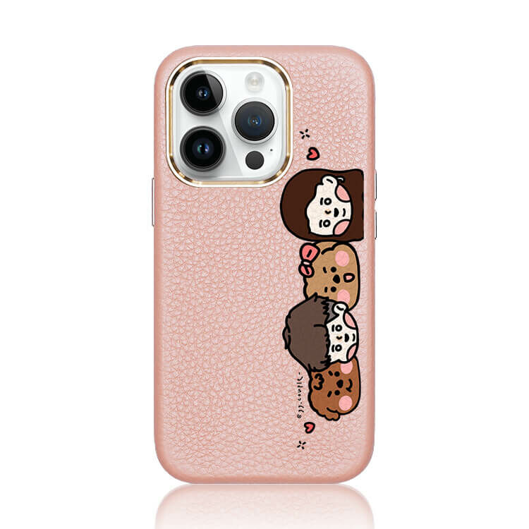 【插畫聯名】挖系小y 相親相愛 蜜荔粉皮革殼 - (MagSafe) (訂製名字) iPhone客製化手機殼