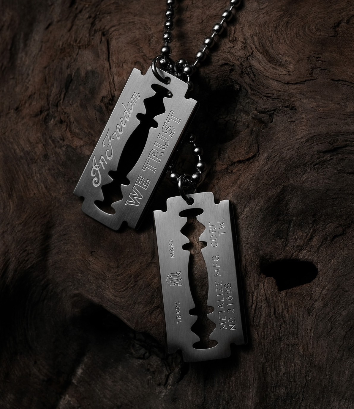 METALIZE I.F.W.T雙刀片/不鏽鋼項鍊